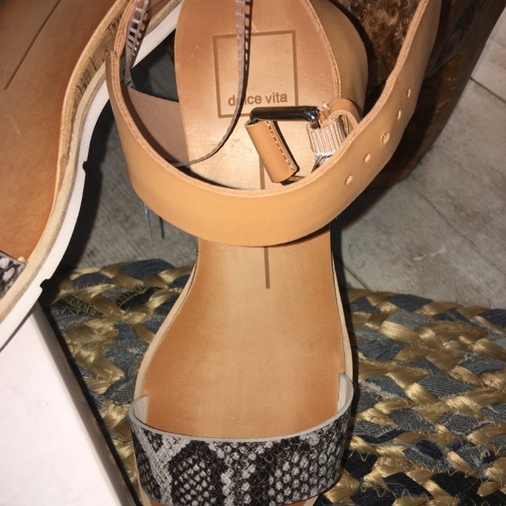 PRICE FIRM!  Beautiful DOLCE VITA Sandals with Ankle Strap - Picture 6 of 11
